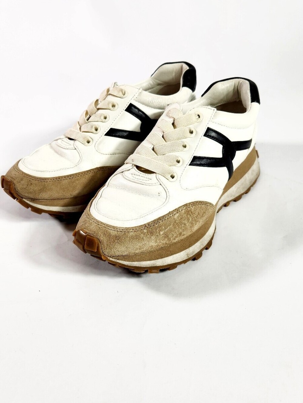 Veronica Beard White / black coconut gum-sole sneaker 7M